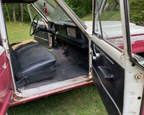 Jeep-Wagoneer-1968-WhiteRed-Black-Vinyl-2