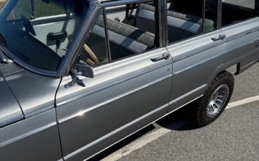 Jeep-Wagoneer-1979-SUV-1