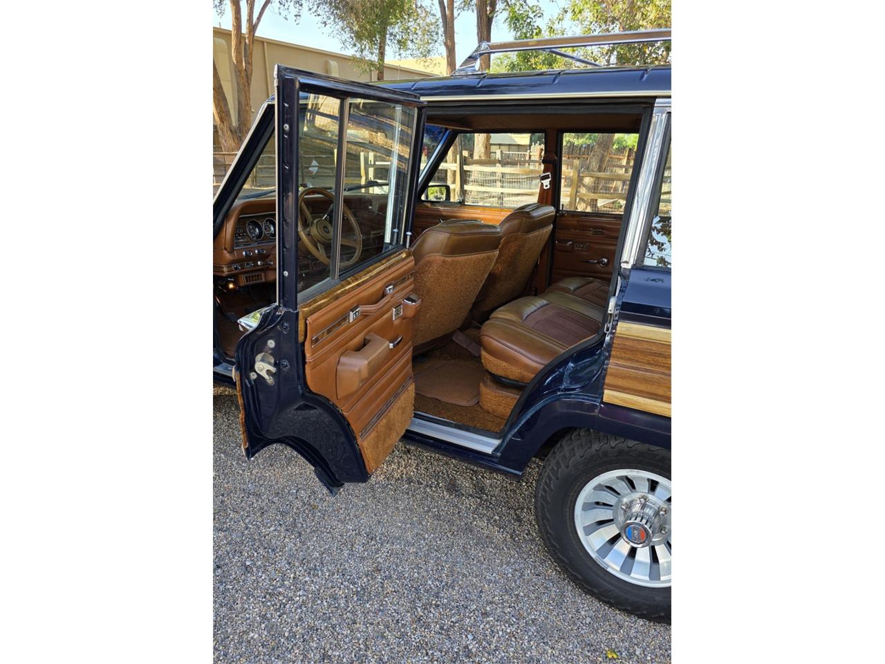 Jeep-Wagoneer-1983-Blue-Rust-25
