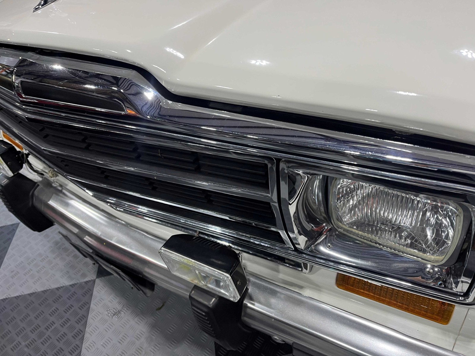 Jeep-Wagoneer-1987-SUV-11