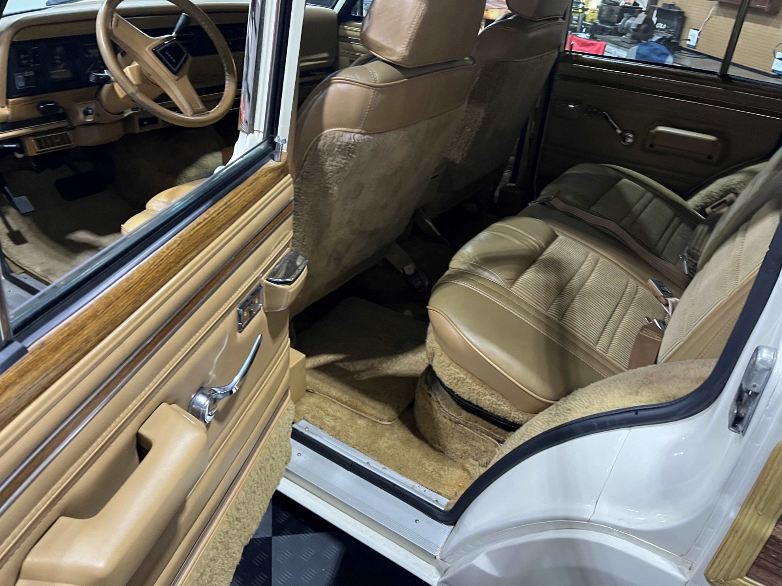 Jeep-Wagoneer-1987-SUV-4