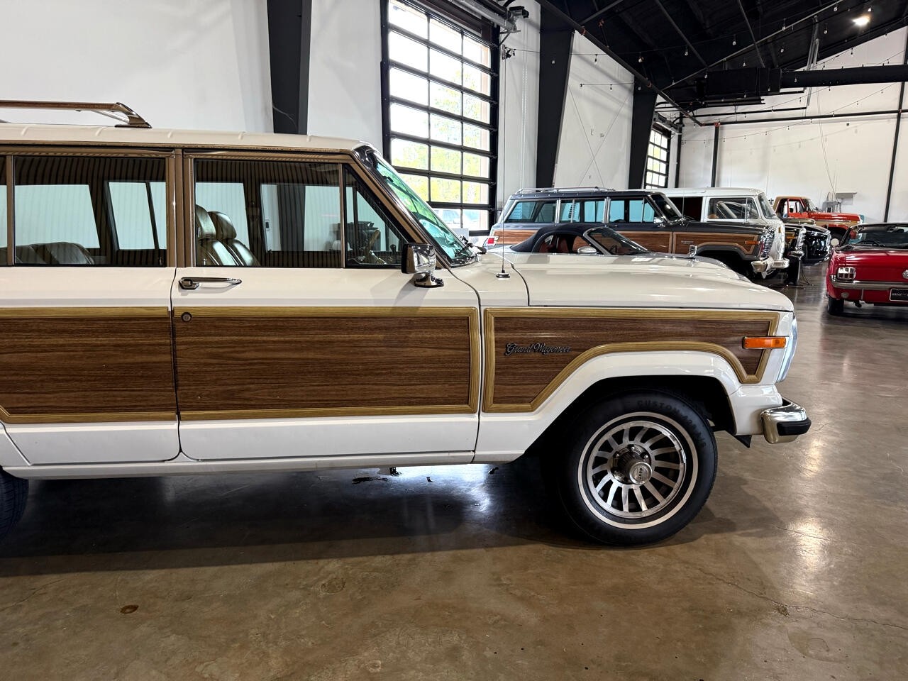 Jeep-Wagoneer-1988-SUV-10