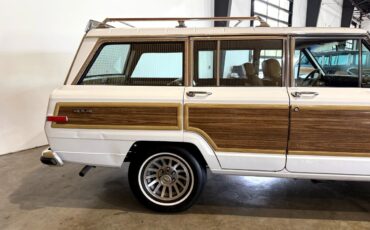 Jeep-Wagoneer-1988-SUV-11