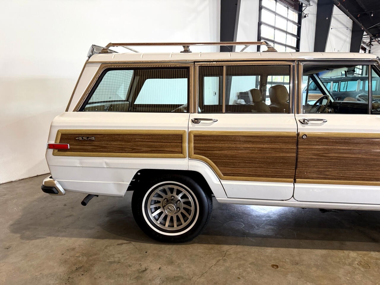 Jeep-Wagoneer-1988-SUV-11
