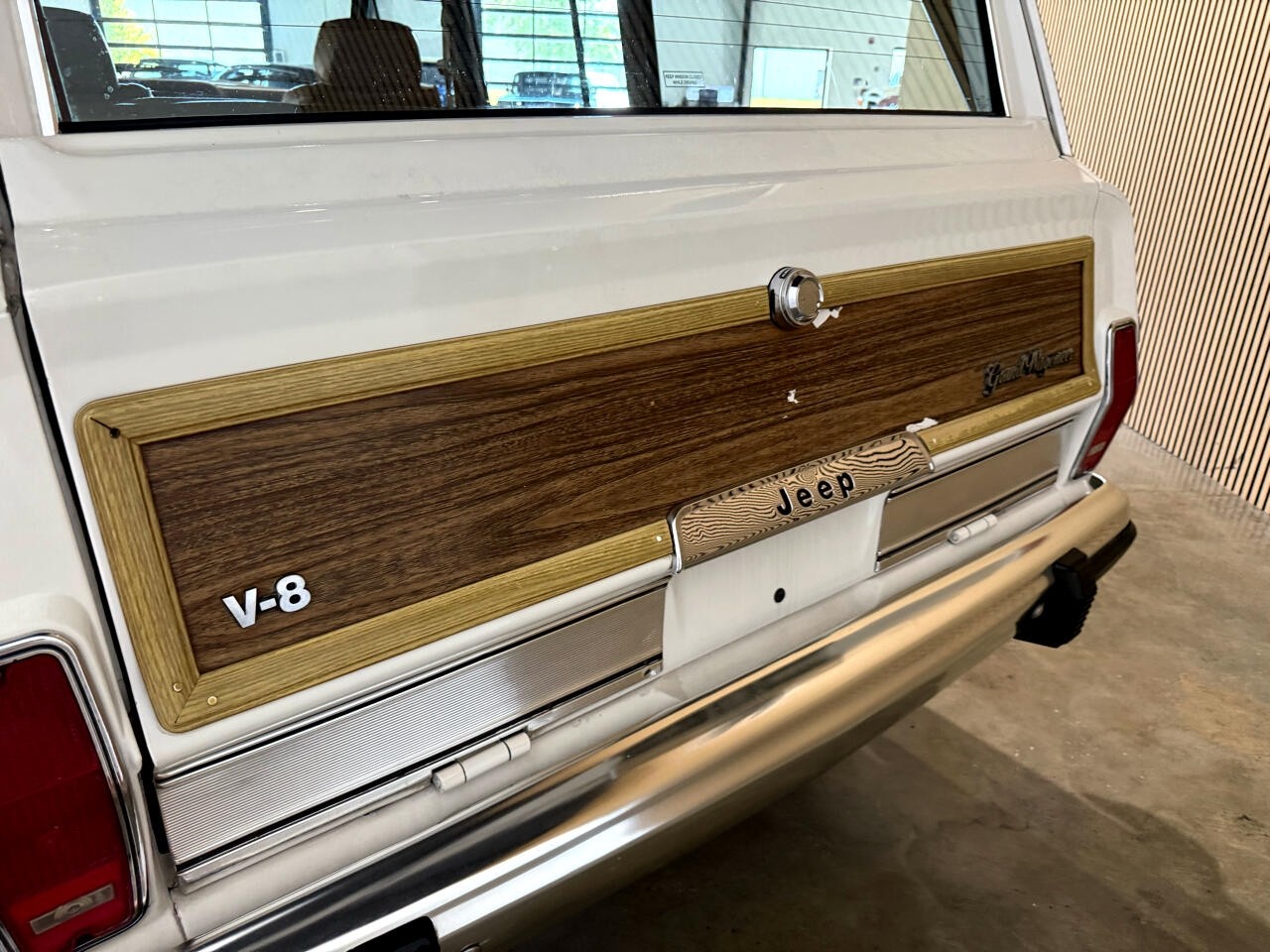 Jeep-Wagoneer-1988-SUV-15