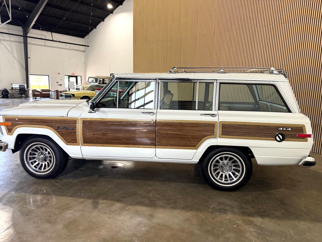 Jeep-Wagoneer-1988-SUV-16