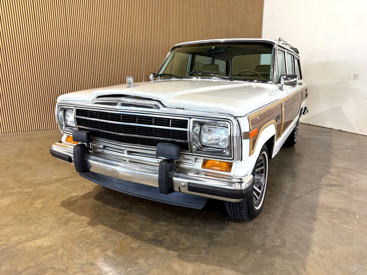 Jeep-Wagoneer-1988-SUV-2