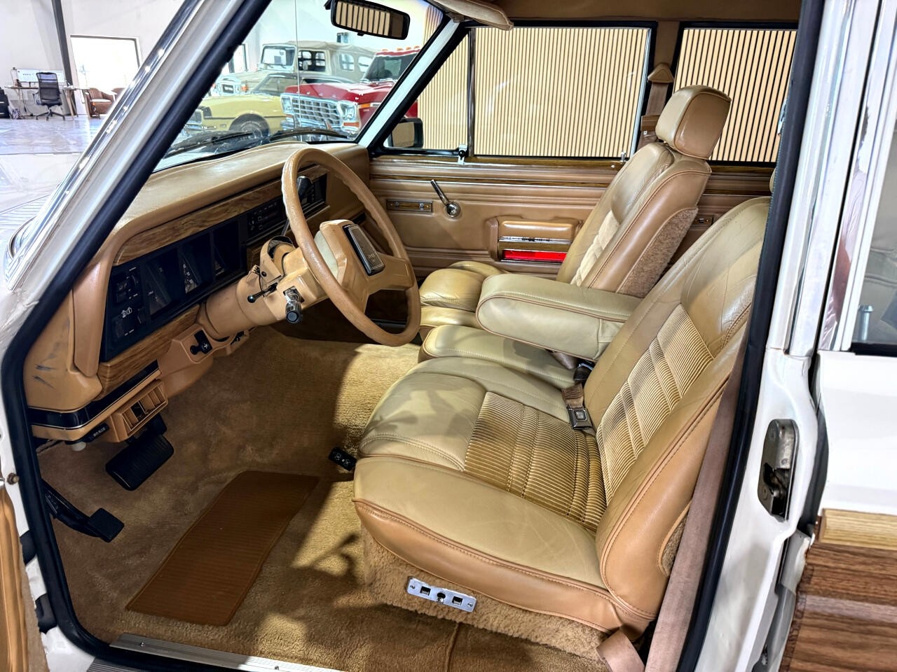 Jeep-Wagoneer-1988-SUV-22