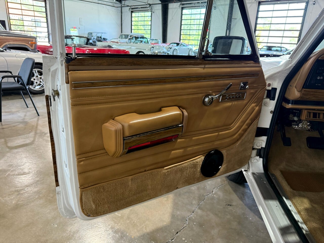 Jeep-Wagoneer-1988-SUV-26