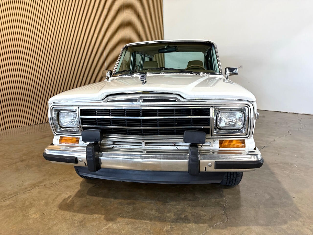 Jeep-Wagoneer-1988-SUV-3
