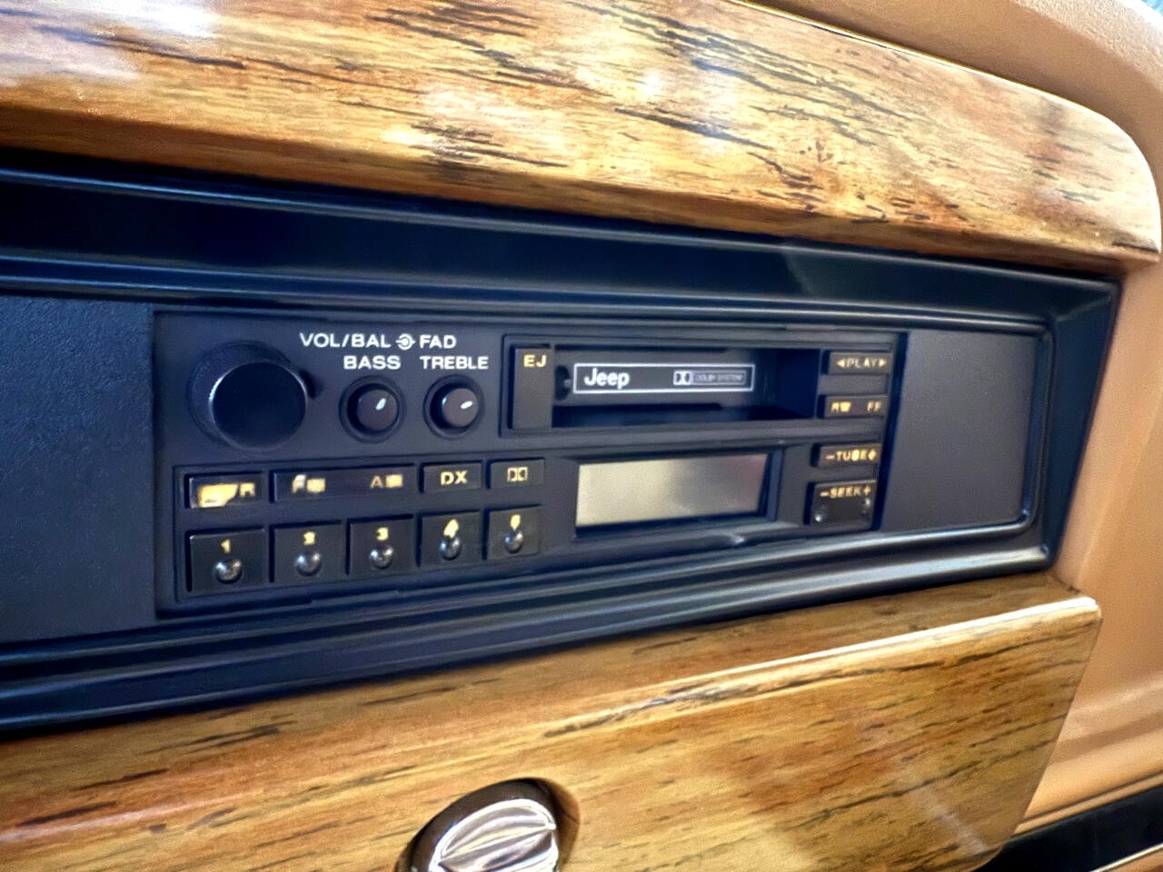 Jeep-Wagoneer-1988-SUV-32