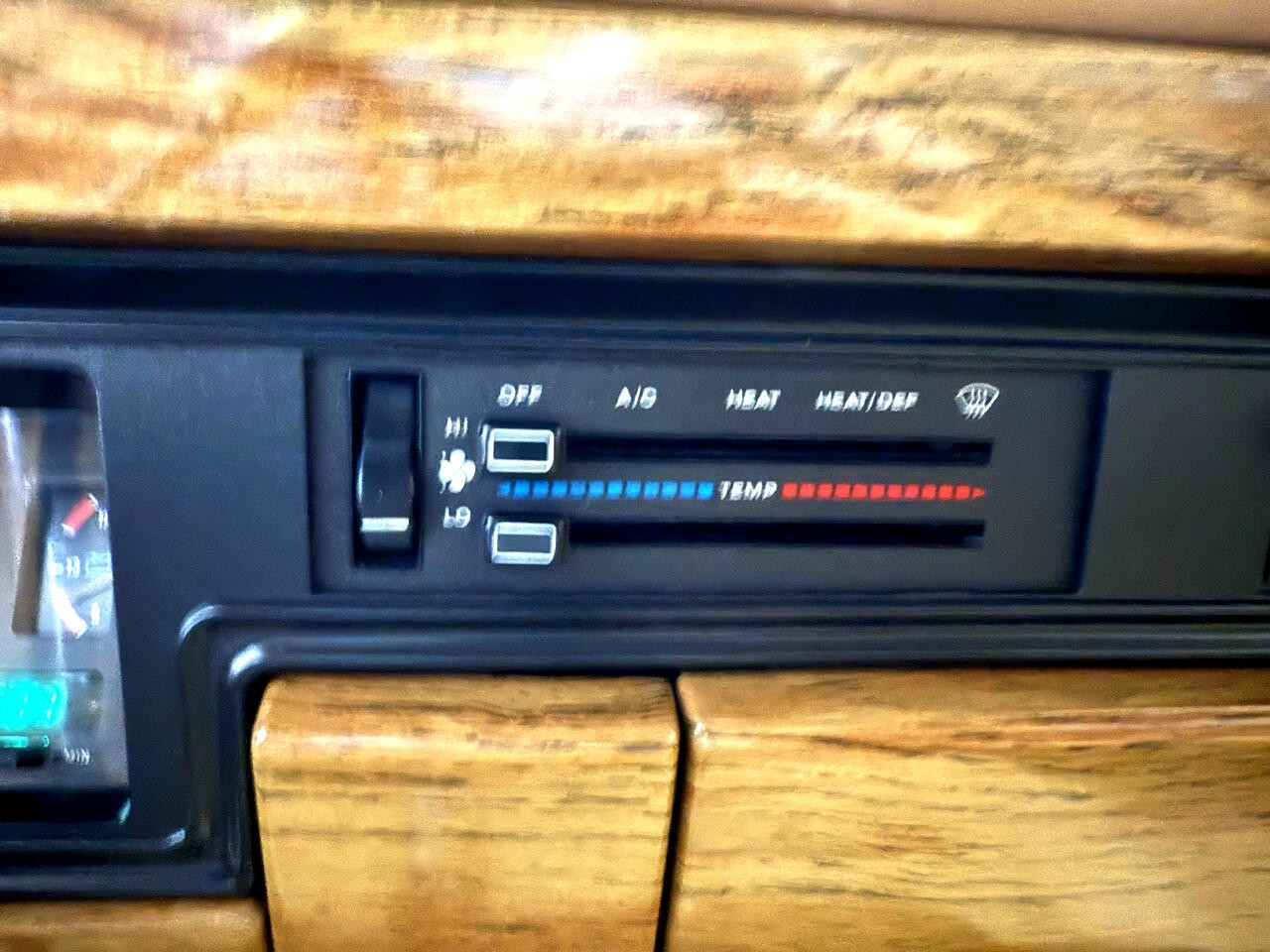 Jeep-Wagoneer-1988-SUV-33