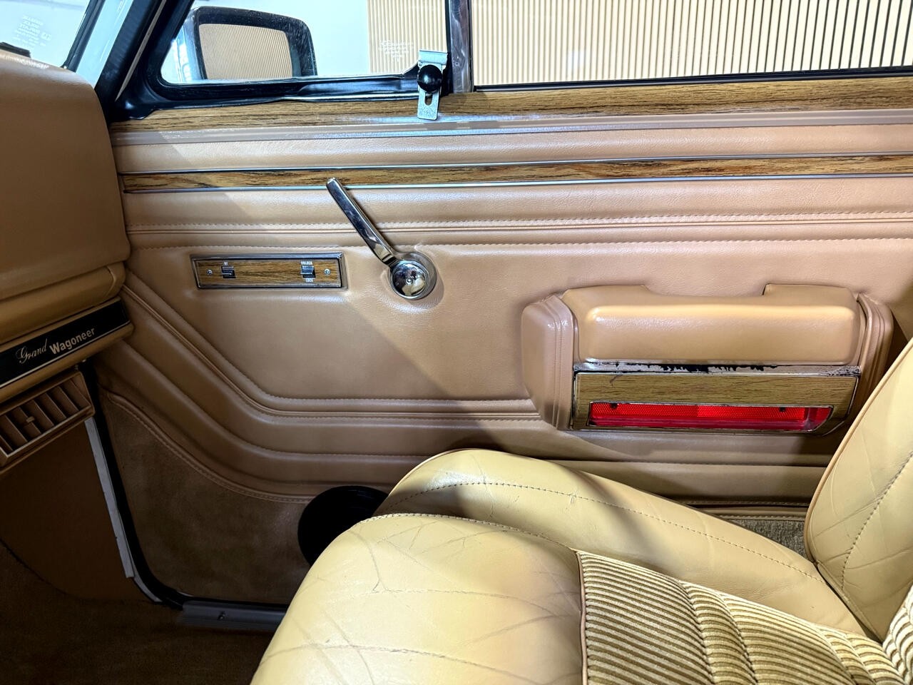 Jeep-Wagoneer-1988-SUV-34