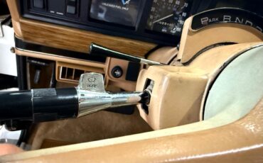 Jeep-Wagoneer-1988-SUV-35