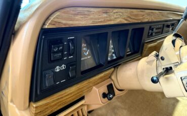 Jeep-Wagoneer-1988-SUV-36
