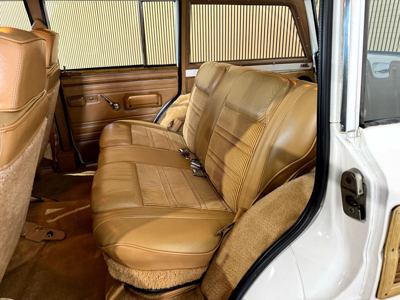 Jeep-Wagoneer-1988-SUV-38