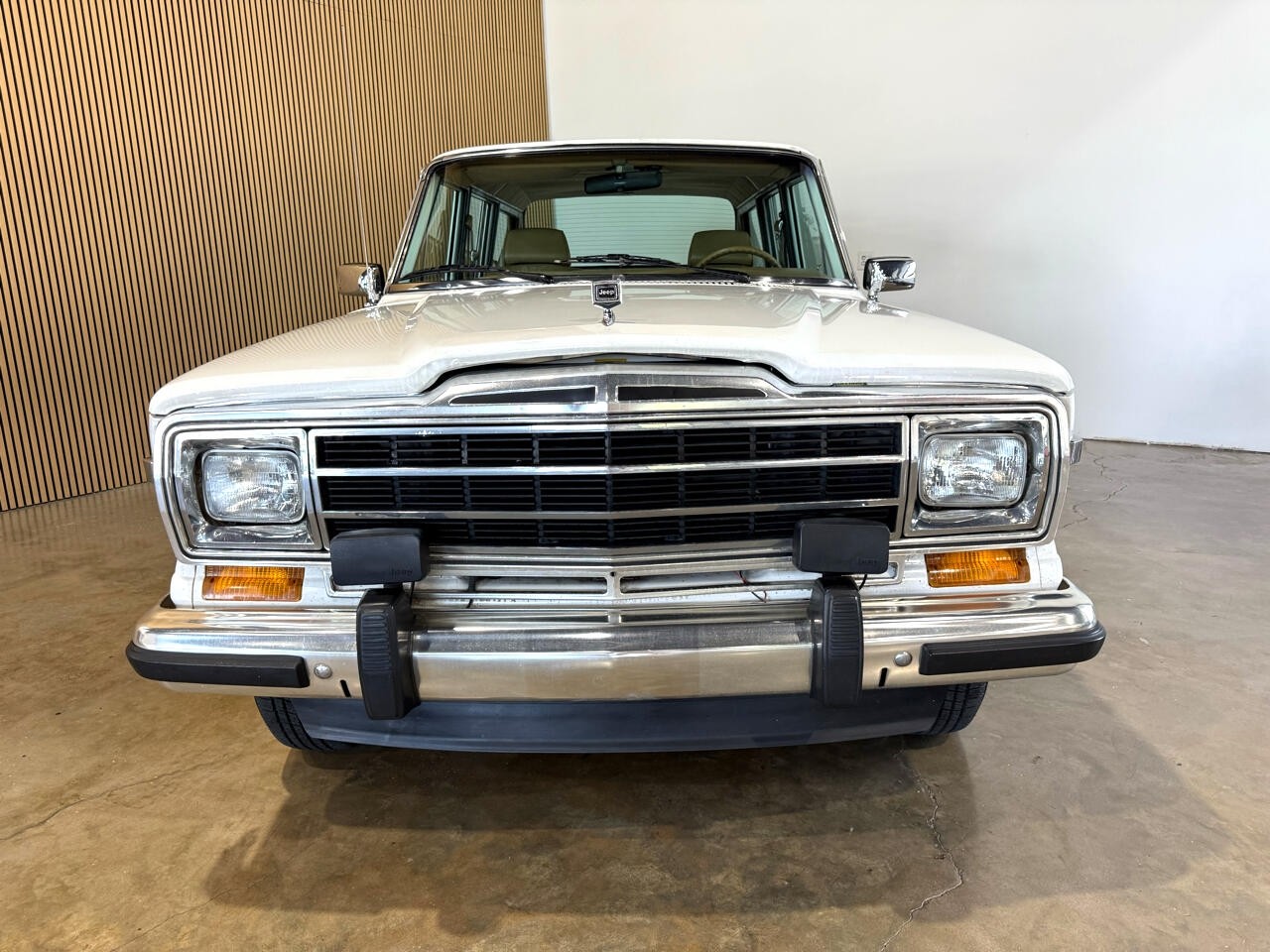 Jeep-Wagoneer-1988-SUV-4