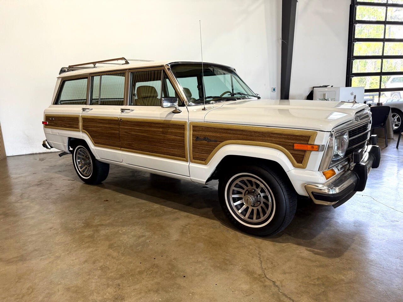 Jeep-Wagoneer-1988-SUV-7
