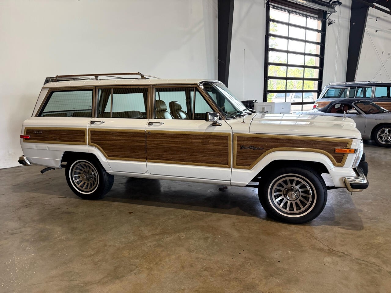 Jeep-Wagoneer-1988-SUV-8