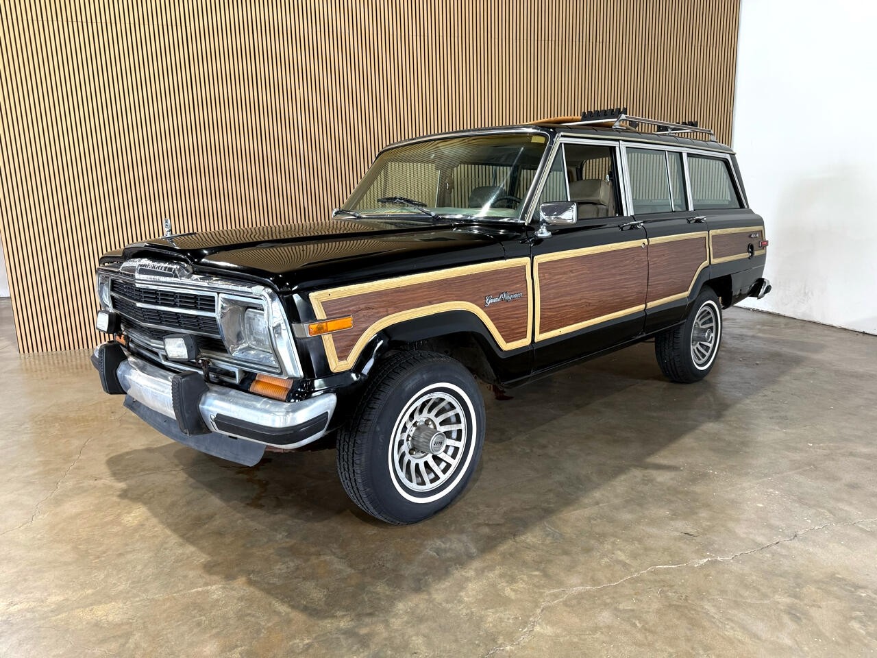 Jeep-Wagoneer-1989-SUV-1
