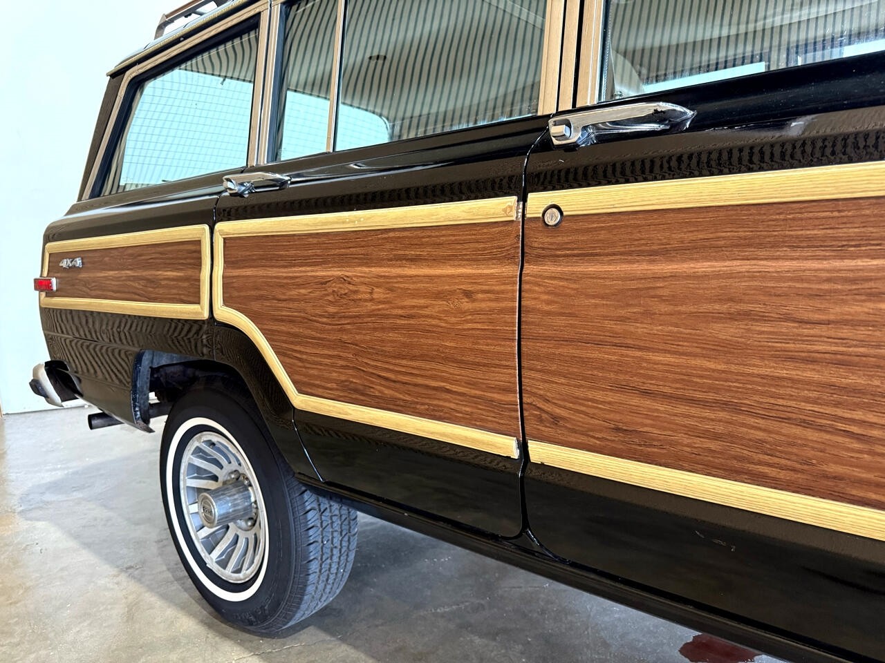 Jeep-Wagoneer-1989-SUV-18