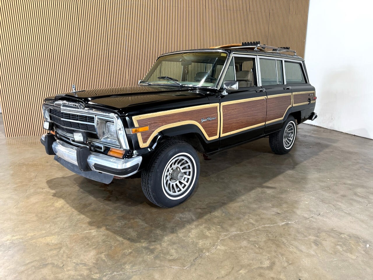 Jeep-Wagoneer-1989-SUV-2