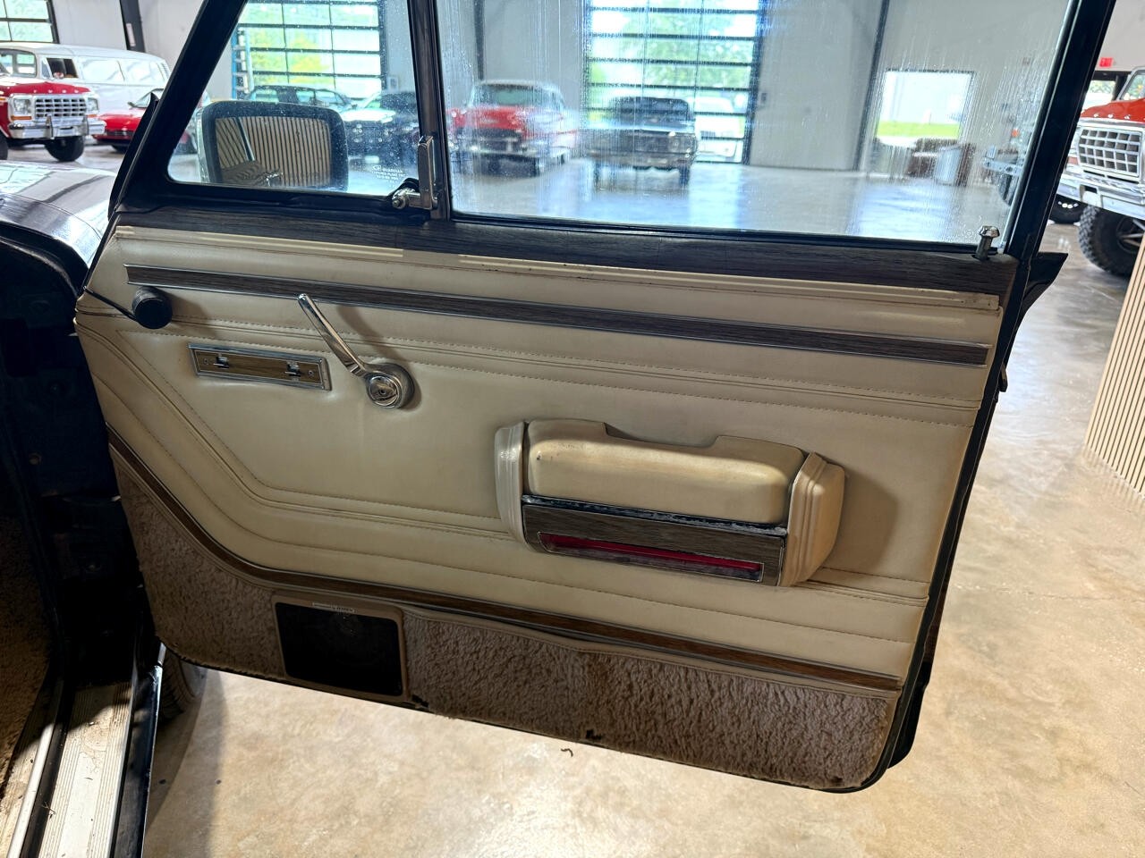 Jeep-Wagoneer-1989-SUV-23