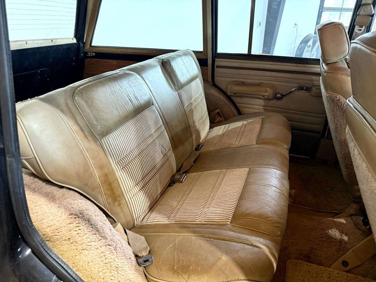 Jeep-Wagoneer-1989-SUV-32