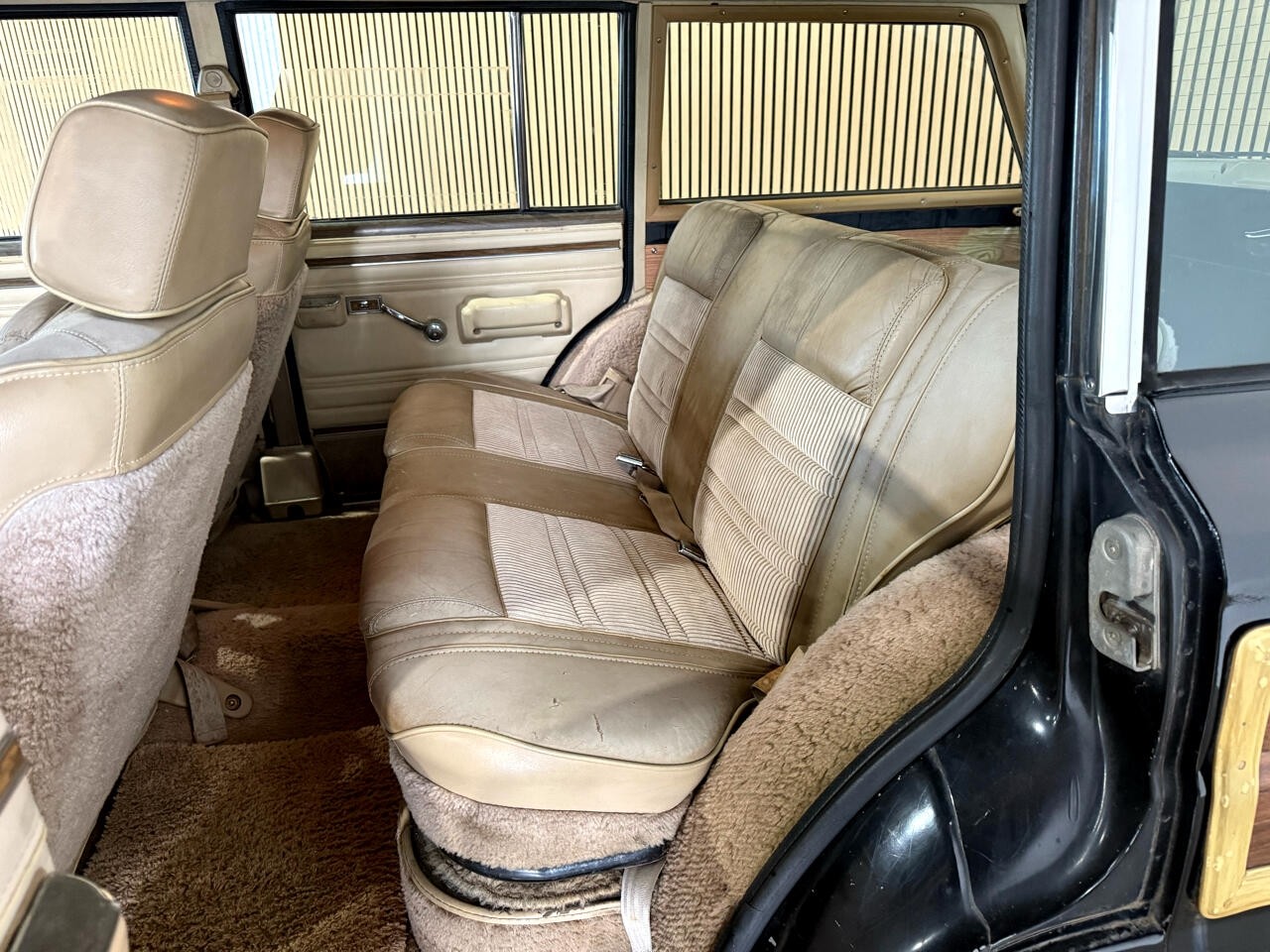 Jeep-Wagoneer-1989-SUV-35