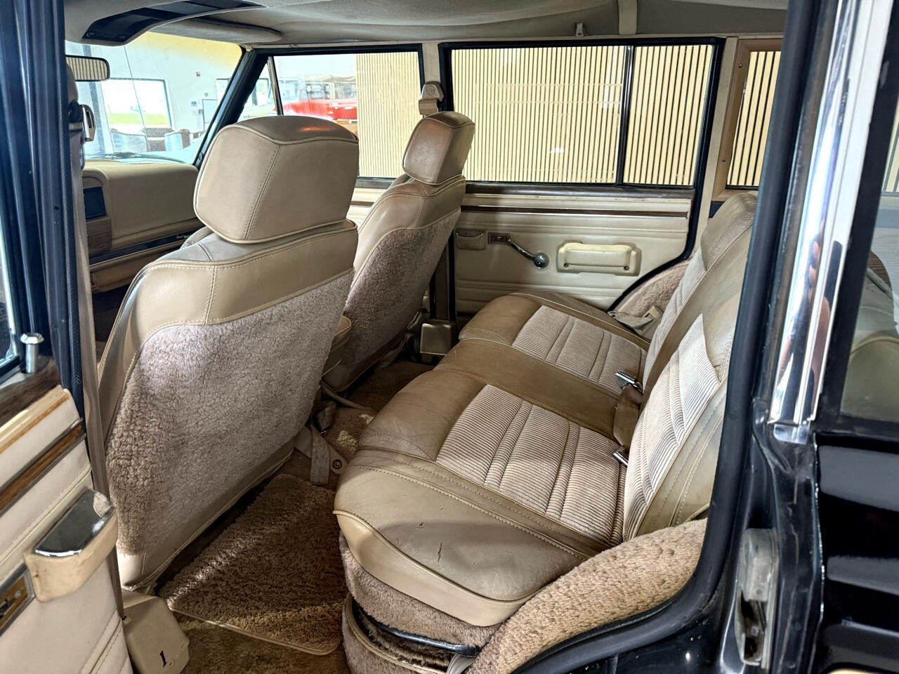 Jeep-Wagoneer-1989-SUV-36