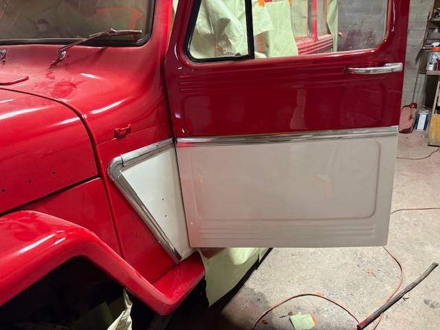 Jeep-Willys-1961-red-4
