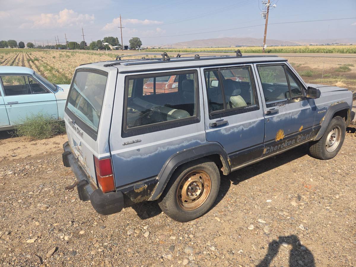 Jeep-cherokee-1985-blue-1