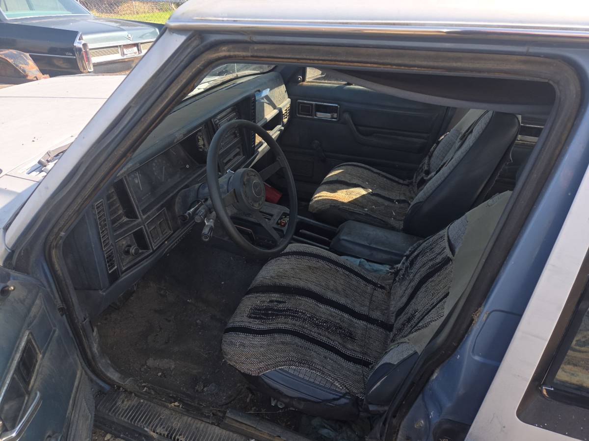 Jeep-cherokee-1985-blue-2