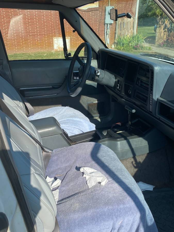 Jeep-cherokee-1989-white-4