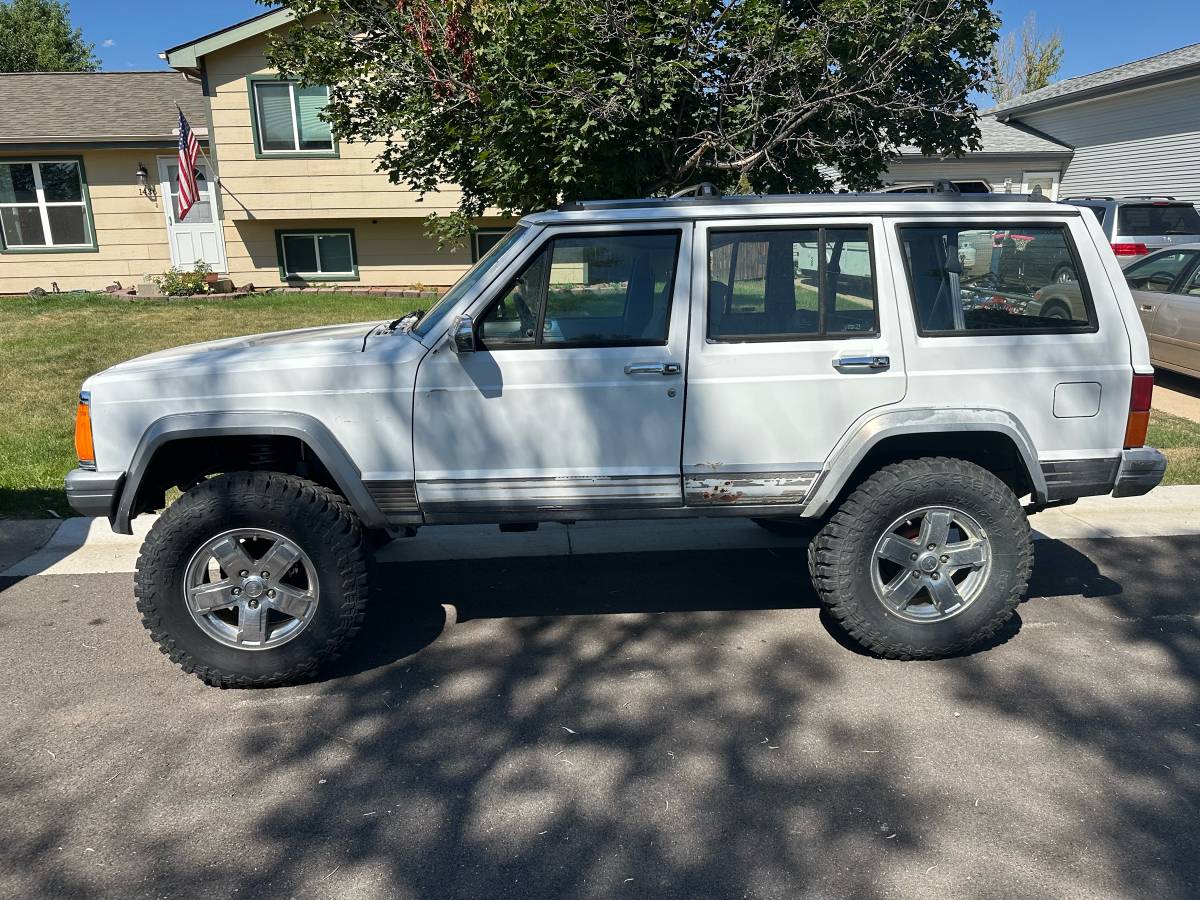 Jeep-cherokee-1992-white-1