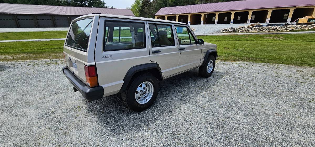 Jeep-cherokee-4x4-1995-brown-1