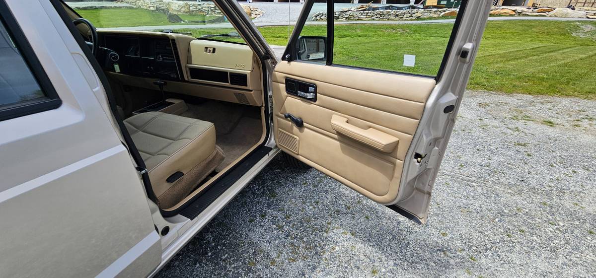Jeep-cherokee-4x4-1995-brown-5
