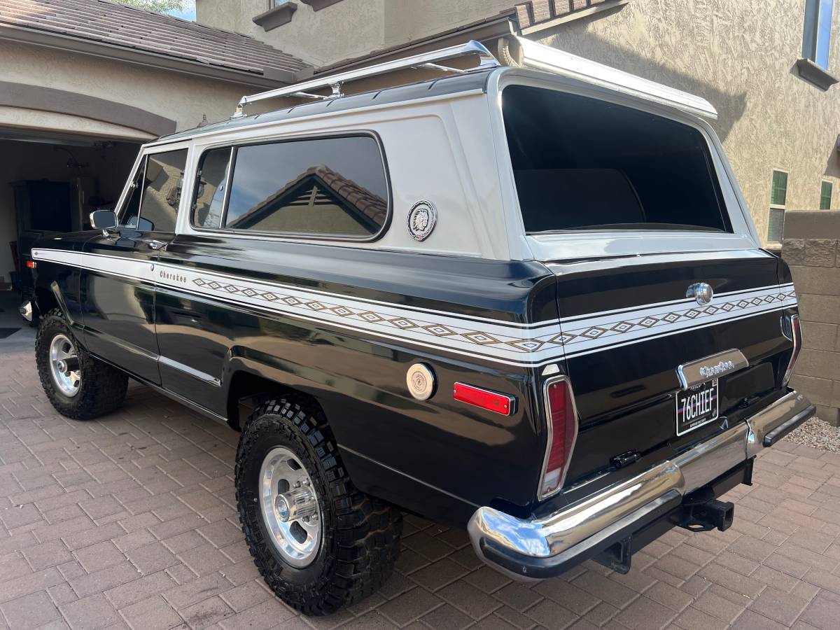 Jeep-cherokee-chief-pioneer-1976-black-2