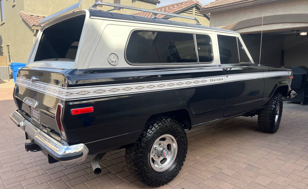 Jeep-cherokee-chief-pioneer-1976-black-3