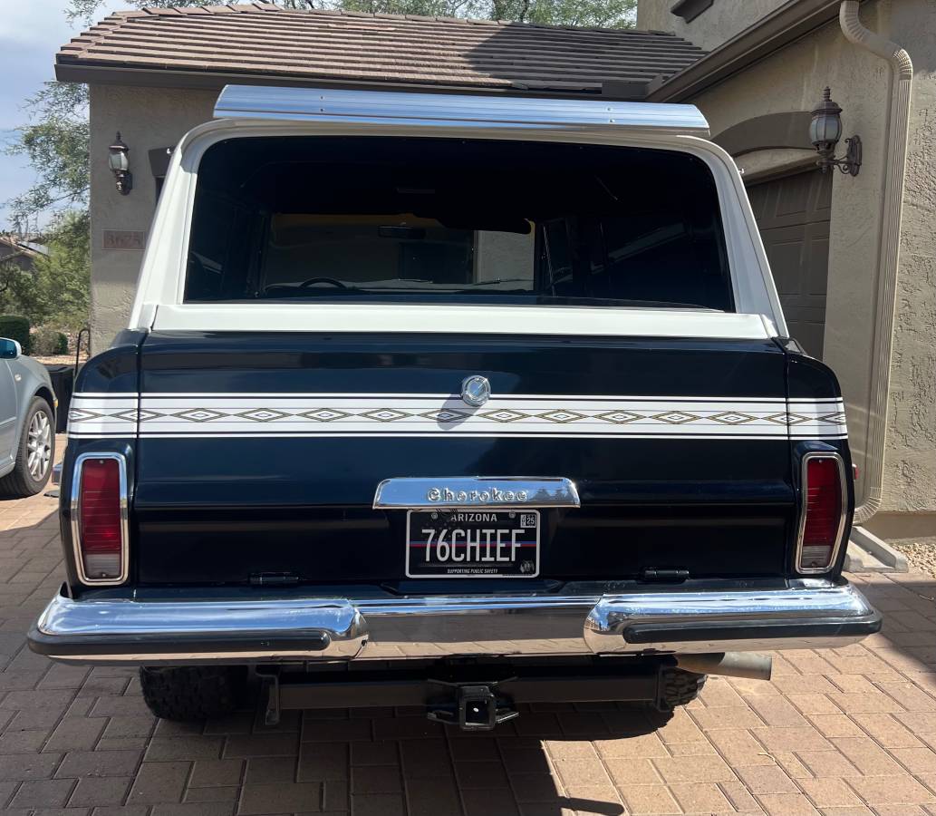 Jeep-cherokee-chief-pioneer-1976-black-4
