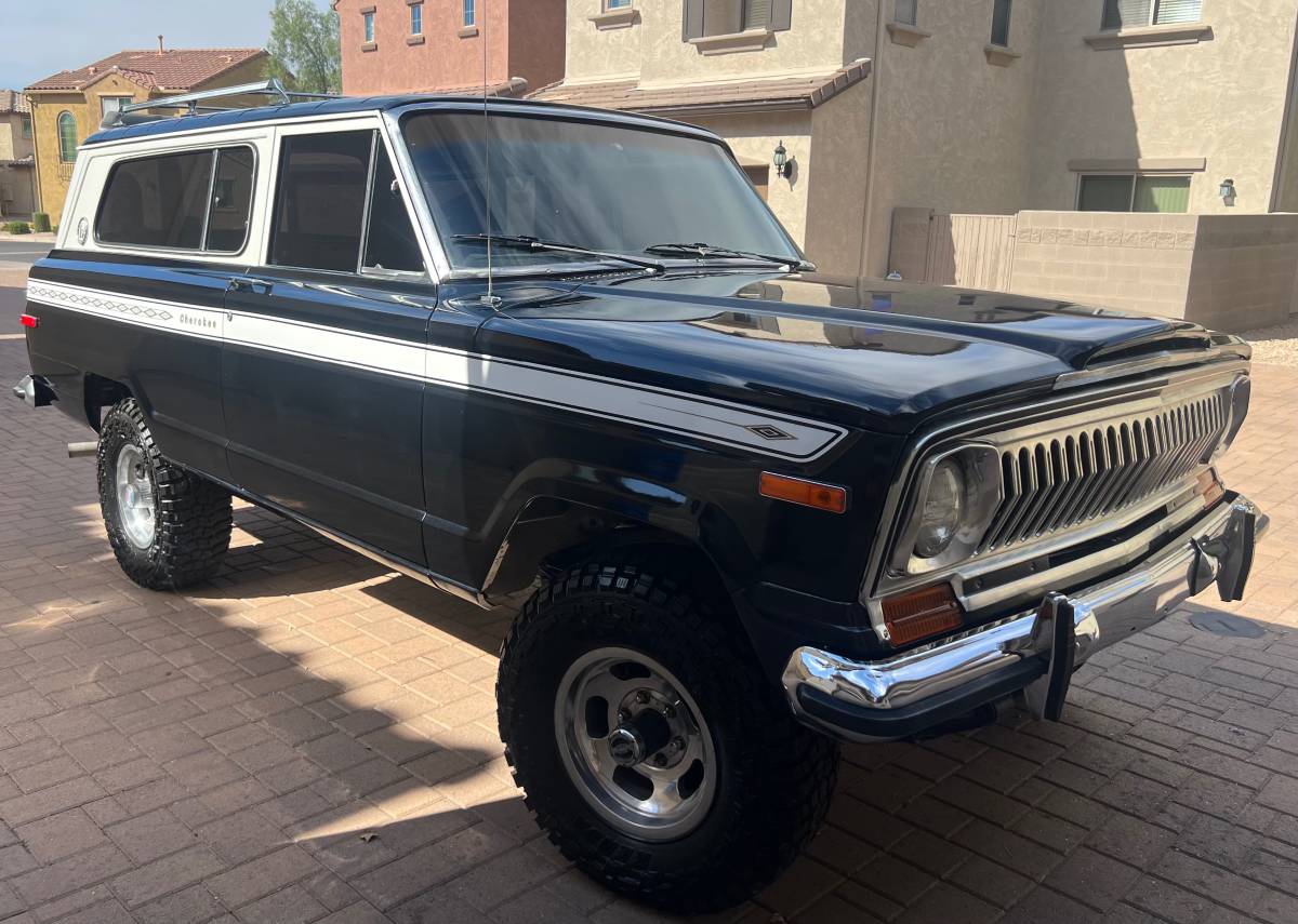 Jeep-cherokee-chief-pioneer-1976-black