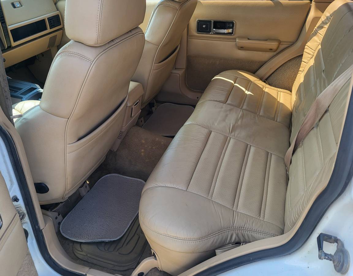 Jeep-cherokee-limited-1991-white-6