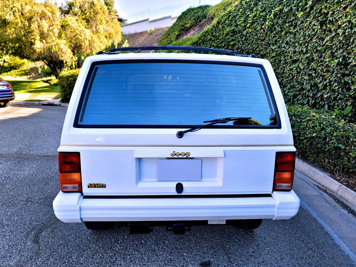 Jeep-cherokee-limited-4x4-1992-white-10