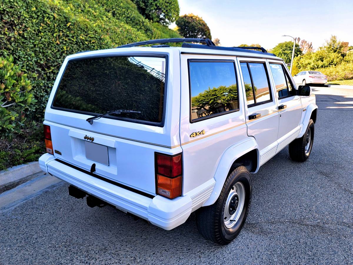 Jeep-cherokee-limited-4x4-1992-white-11