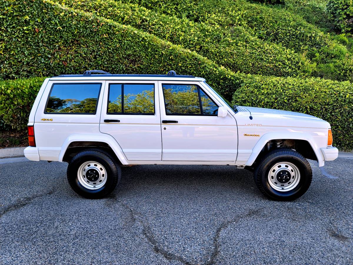 Jeep-cherokee-limited-4x4-1992-white-12