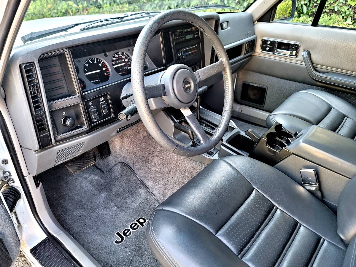 Jeep-cherokee-limited-4x4-1992-white-16