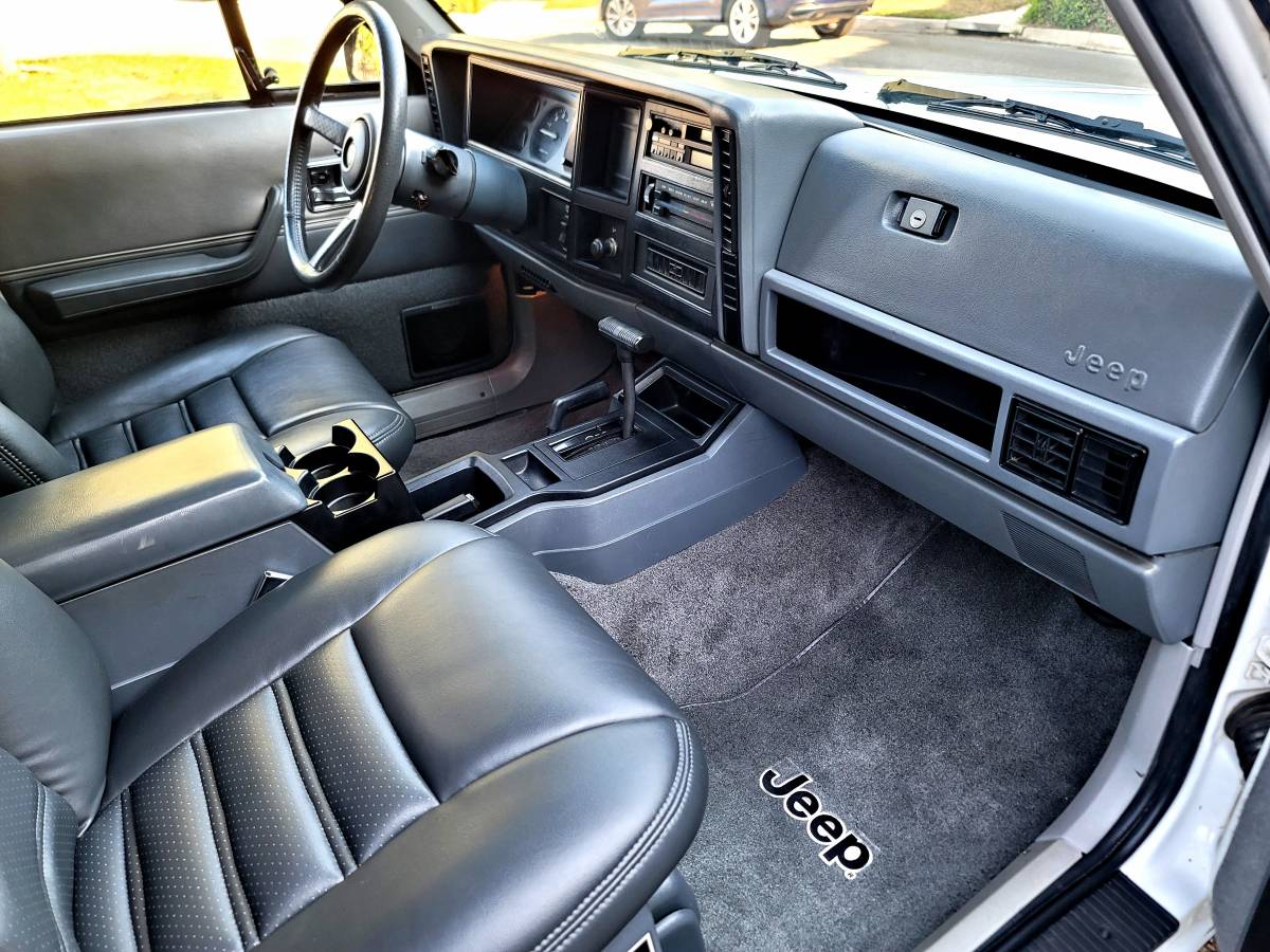 Jeep-cherokee-limited-4x4-1992-white-18