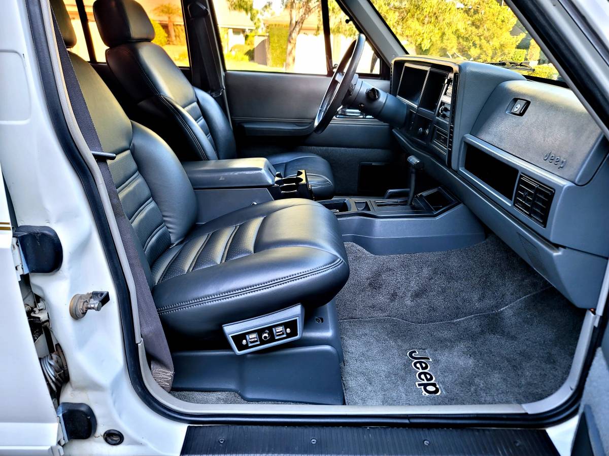 Jeep-cherokee-limited-4x4-1992-white-19
