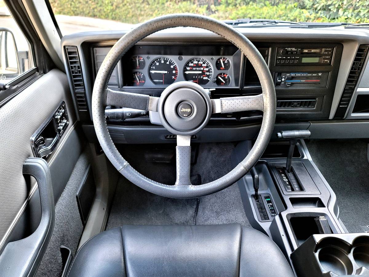 Jeep-cherokee-limited-4x4-1992-white-22