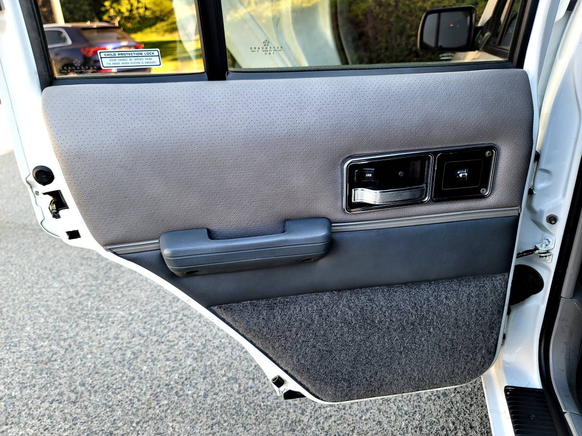 Jeep-cherokee-limited-4x4-1992-white-23